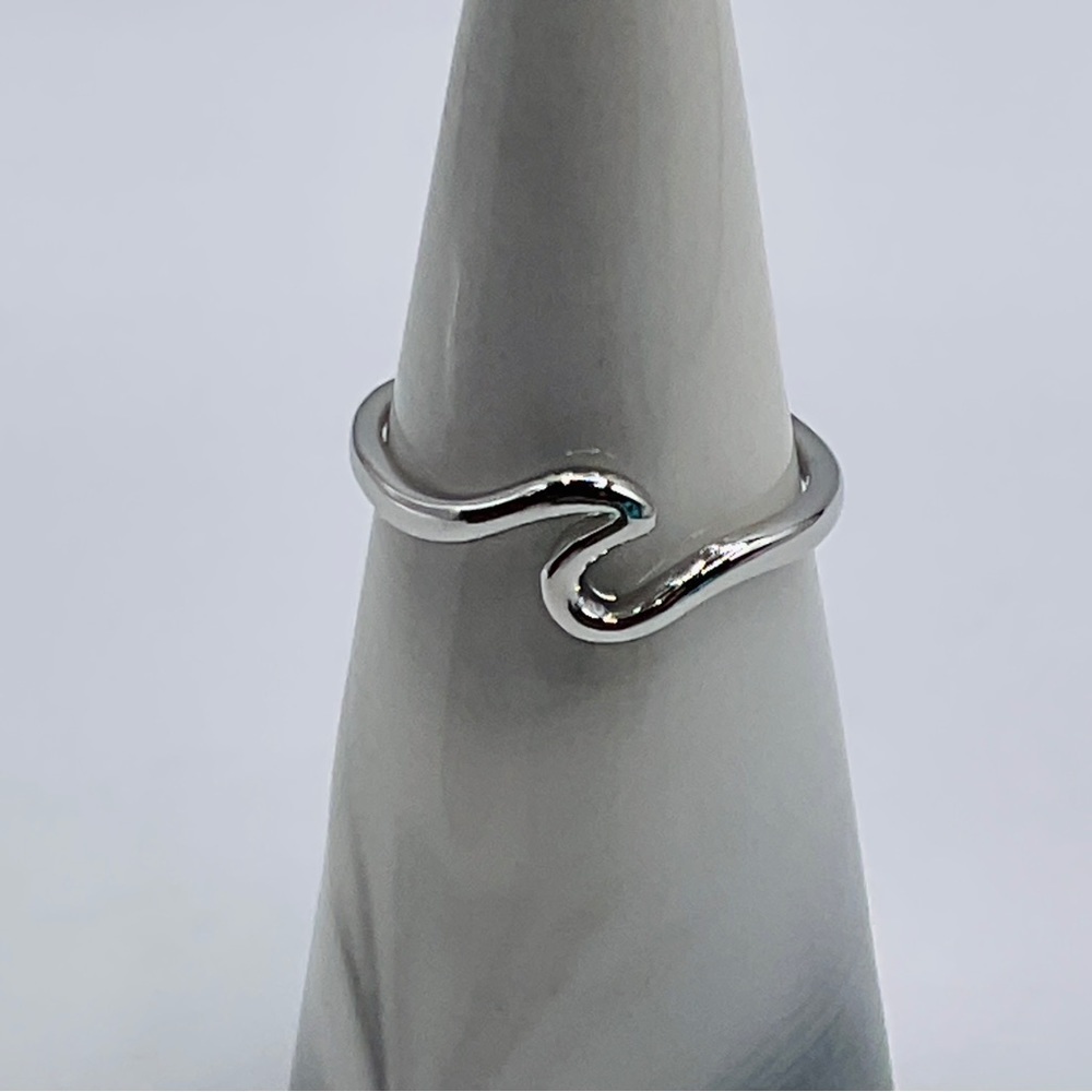 Wave Ring Size 7.5 Silver Tone Band Minimalist Jewelry Coastal Ocean Beach Cute
